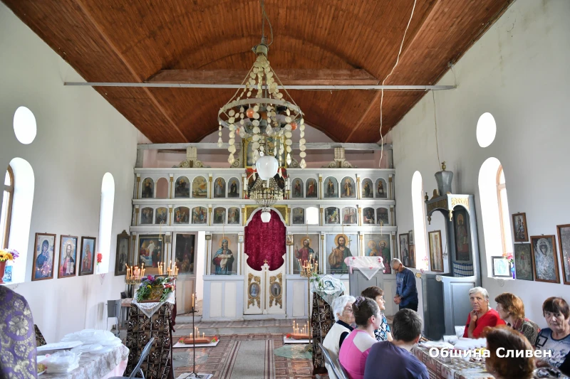 Църквата в Скобелево отбеляза на Рождество Богородично храмовия си празник