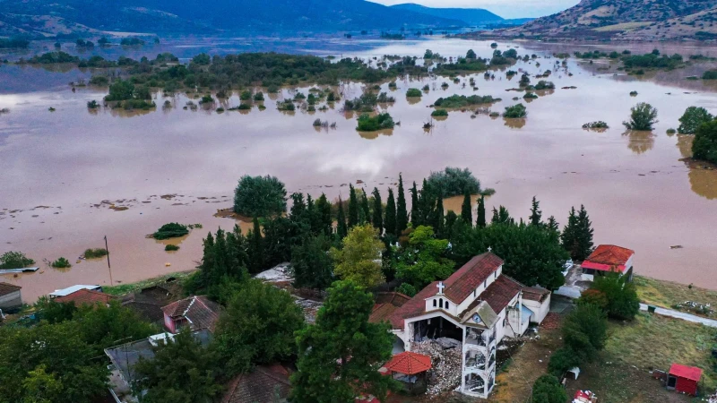 Расте броят на жертвите на бурята "Даниел" в Гърция