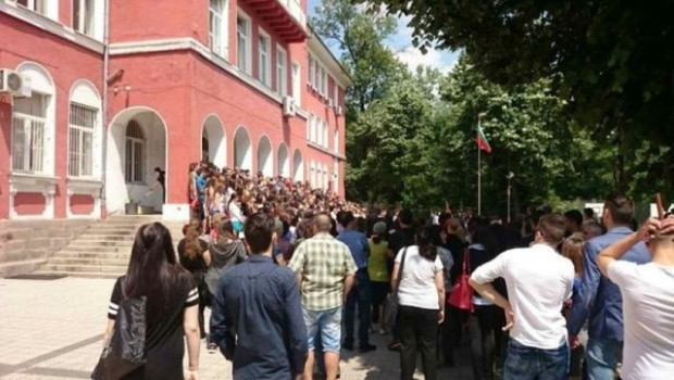 Съветниците на Пловдив спряха свободния достъп до училищните дворове