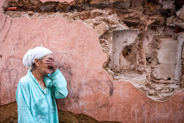 Броят на загиналите при снощното земетресение в централно Мароко нарасна