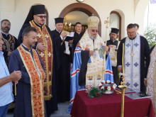 Осветиха параклис "Рождение на Пресвета Богородица" в село Еленино