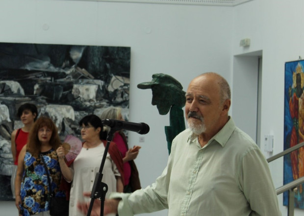 </TD
>Директорът на Градската художествена галерия в Пловдив Красимир Линков в