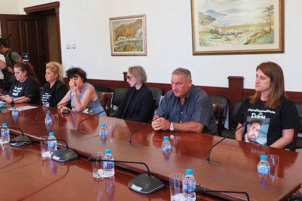 Започна срещата между правосъдния министър Атанас Славов и почернени родители