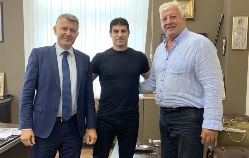 Зико показа подарък от БФС и отправи пожелание към националите