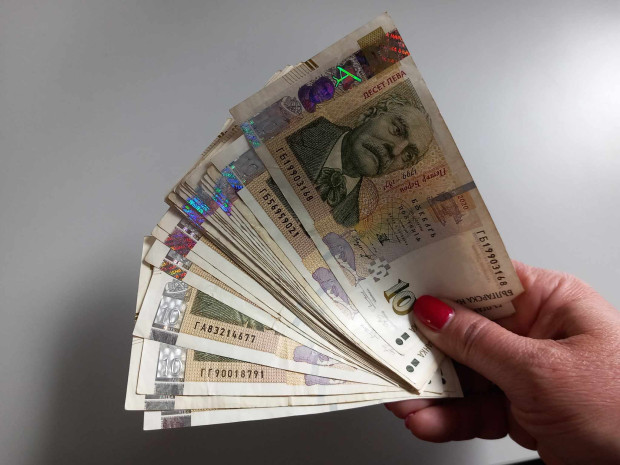 България плаща 4 пъти по ниски данъци и ако се