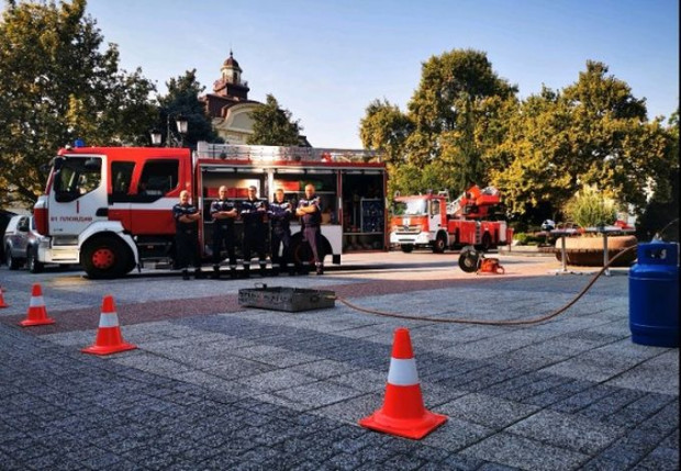 TD От 10 00 часа утре пловдивските пожарникари и спасители ще покажат