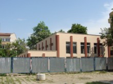 Ремонтът на физкултурния салон в НУ "Христо Ботев" стопиран