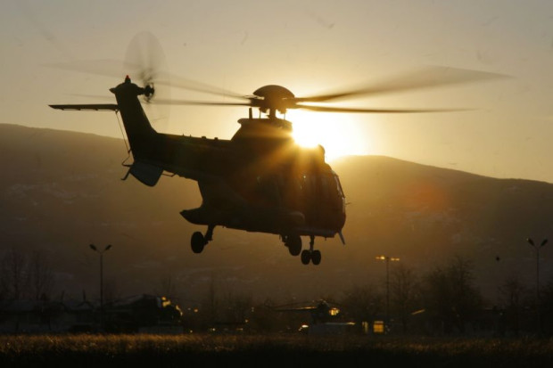 Военнослужещи и вертолет Cougar от ВВС се включиха днес 12