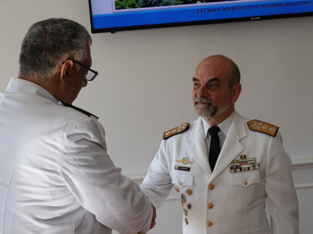 Генералният директор на военноморската подготовка на ВМС на Аржентина –