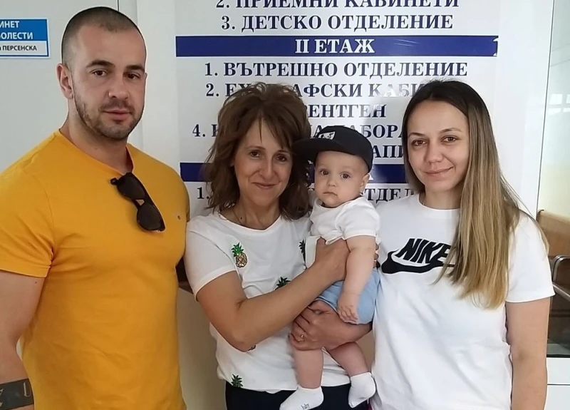 Младо семейство от Асеновград пропътува над 3400 км, за да спази класическа мюсюлманска традиция
