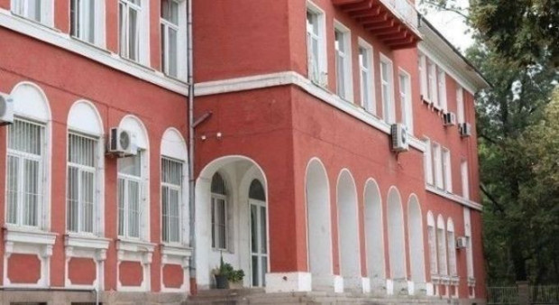 </TD
>Регионално управление на образованието Пловдив прекрати конкурсите за директори на