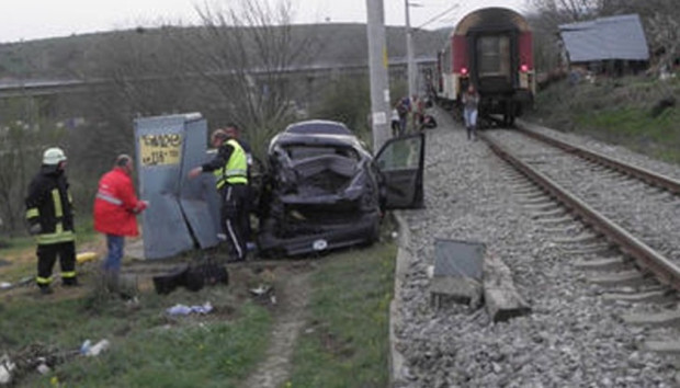 Тежък инцидент между влак и автомобил е станал около 16 33