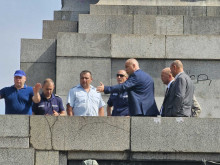 Депутати на БСП: Областната управа на София нарушава законите с незаконно скеле около Паметника на Съветската армия
