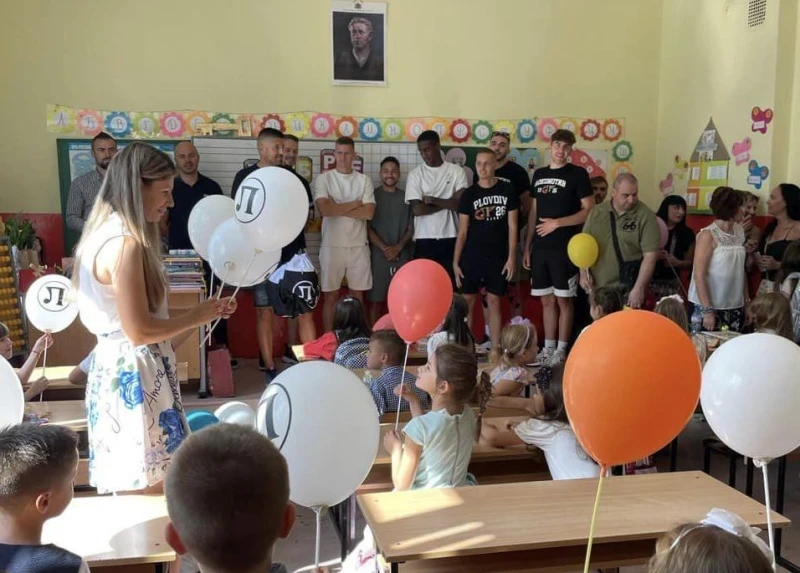 "Черно-бял" 15 септември в НУ "Петко Рачов Славейков"