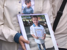 Съученици на загиналото, покосено от мълния, момче в Русе почетоха паметта му
