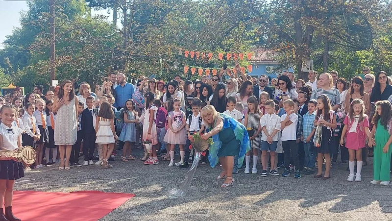 Тържествен, вълнуващ и емоционален първи учебен ден в община "Родопи"