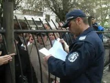 Приемат заявления за нови документи и в съботните дни