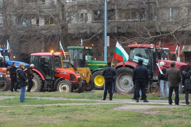 </TD
>Започват протестите на българските фермери след отпадането на забраната за