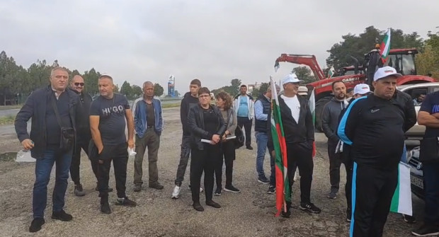 TD Десетки земеделци излязоха на общонационален протест край Благоевград тази