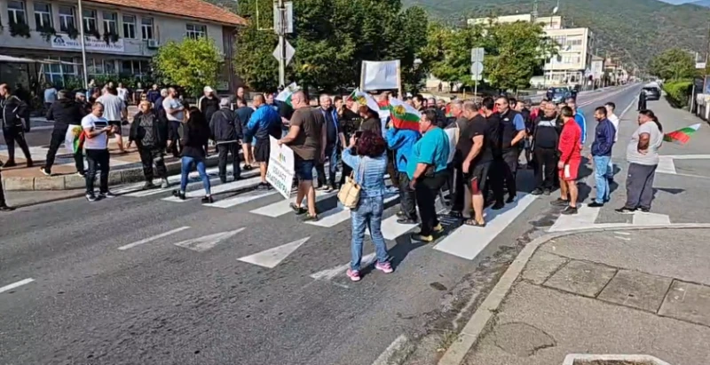 Протест и блокада на Е-79 и в Кресна