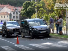 Верижна катастрофа до пешеходна пътека в Пловдив, полиция е на място
