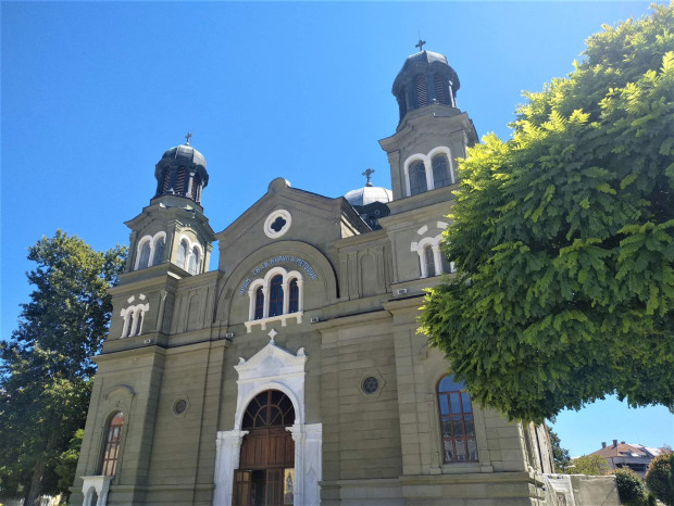 </TD
>Бургаската катедрала Св. св. Кирил и Методий“ възвърна автентичния си