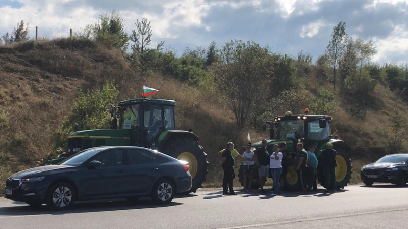 Километрично задръстване на Драгичево заради земеделския протест