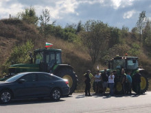 Километрично задръстване на Драгичево заради земеделския протест