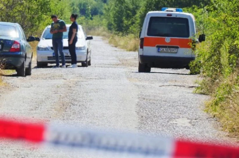 Мъж застреля жена си и дъщеря си в Пазарджишко, след което се самоуби