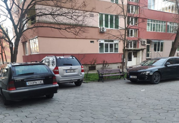 TD Жители на Благоевград сигнализират в социалните мрежи за повредени тротоари