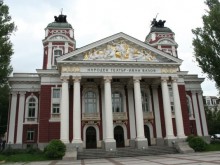 Простреляха четирима души пред Народния театър в София