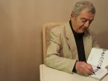 Стефан Цанев е носителят на Националната литературна награда 