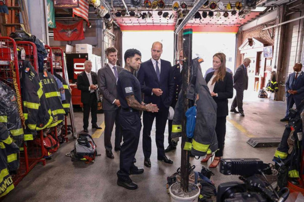 Британският принц Уилям посети пожарна станция близо до мемориала на 11 септември