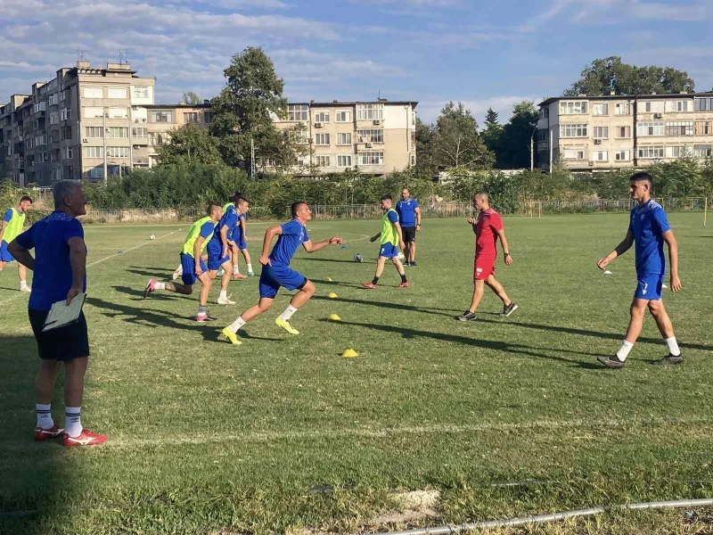 Спартак се готви за дербито с Асеновец, съдия от Първа лига свири мача