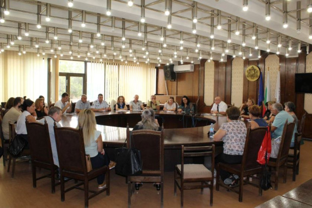 </TD
>Община Русе проведе извънредно заседание на Комисията за детето във връзка с изнесения от