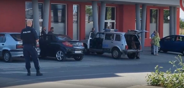 Задържаха барикадиралия се мъж в Стара Загора предаде репортер на