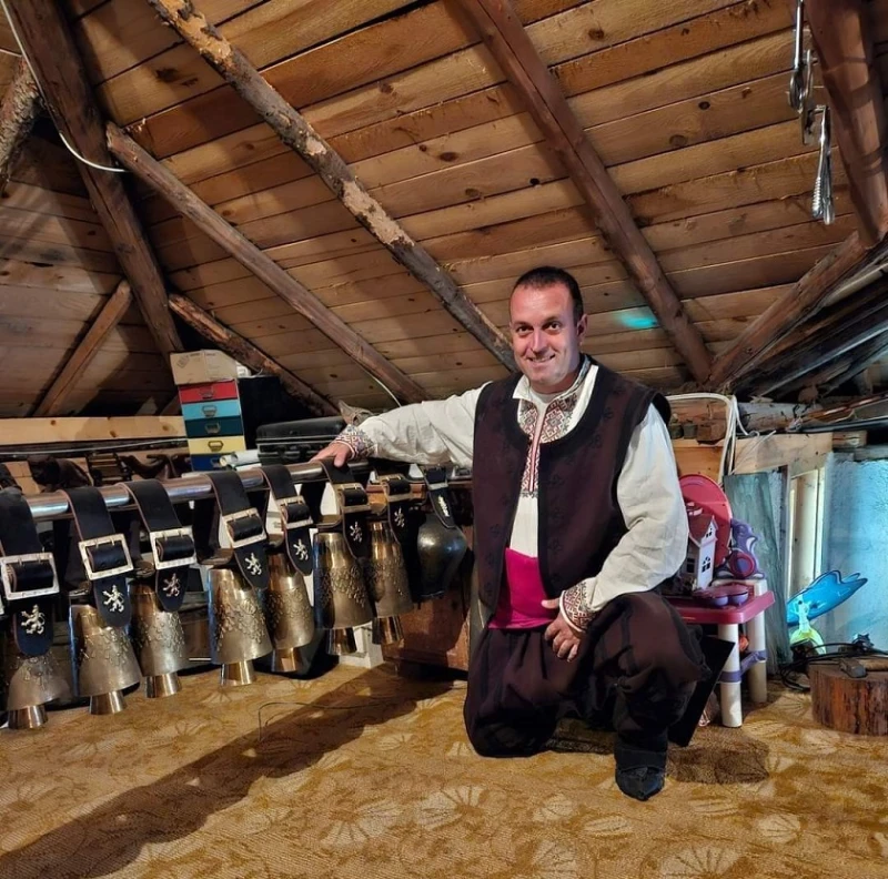 Родопчанин събира историята на село Барутин в хиляди предмети на тавана си