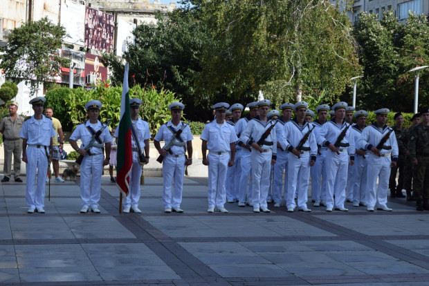 TD С военен ритуал на площад Атанас Сиреков започнаха тържествата посветени