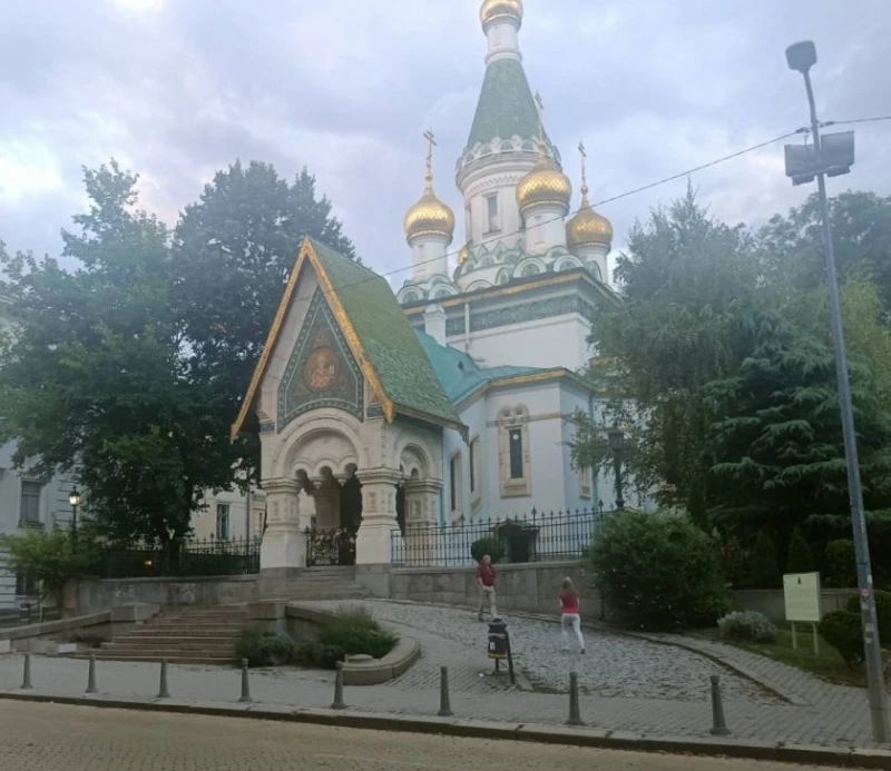 Миряни на протест пред Руската църква в София в неделя, молят Свети Серафим да ги защити