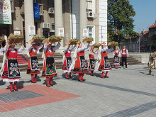 Голям празник в пловдивско село, вино се лее на корем