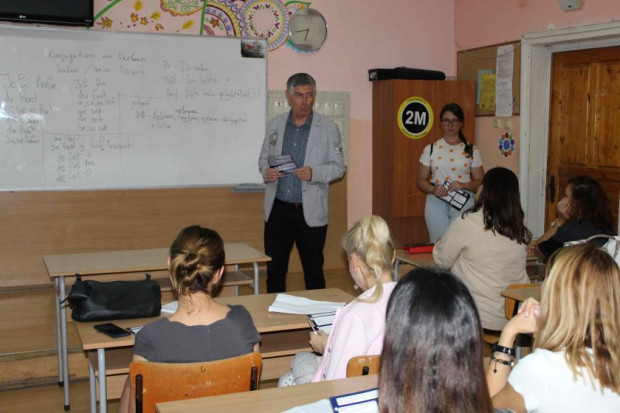 </TD
>В началото на новата учебна година областният управител Данаил Ковачев