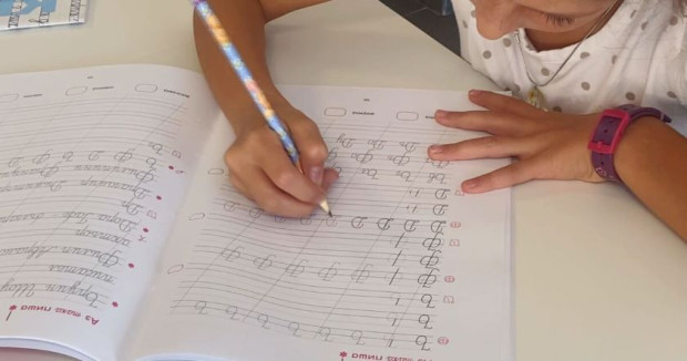 Писането на ръка активизира сетивата подобрява и концентрацията споделя логопедът
