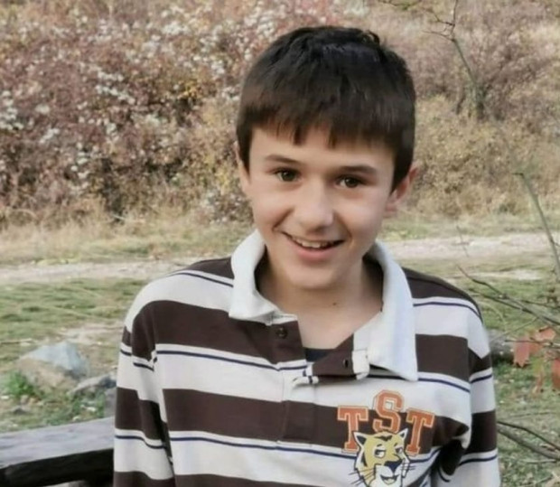 Сашко от Перник, който оцеля сам 9 дни, вече е в 6 клас