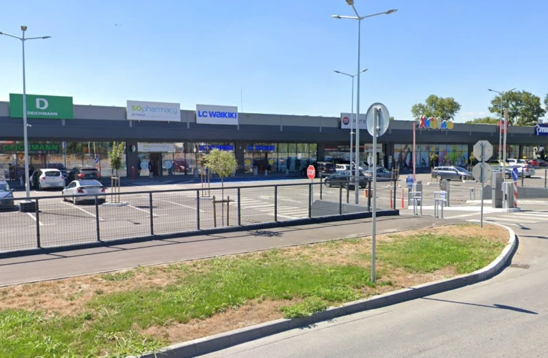 Шофьорка звънна в полицията, след като видя какво са сторили с аудито й пред новия голям търговски център в Пловдив