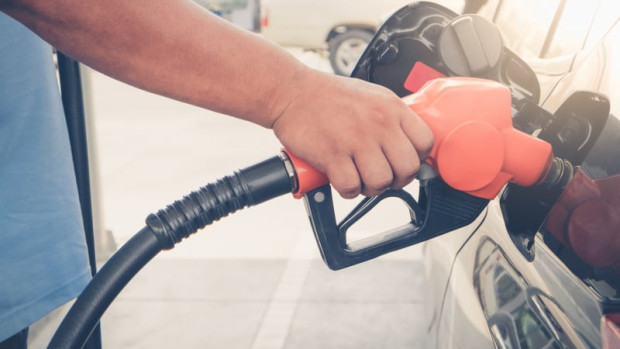Бензиностанции се опитват да вдигнат цените на горивата, на места достигат до 3 лв. за литър
