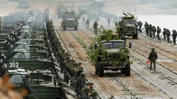 Русия засилва въздушно-десантните войски и превъоръжава Източния и Южния военни окръзи