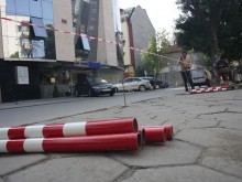 Спират неправомерното паркиране на тротоара пред хотел Норис