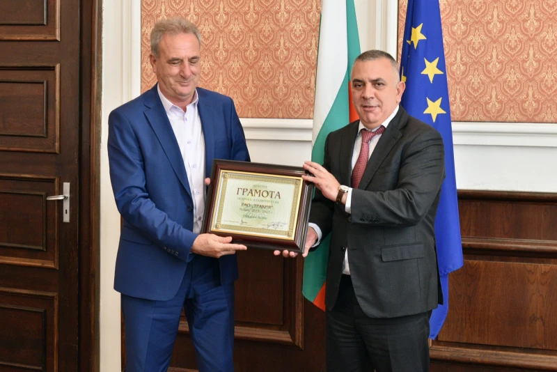 Кметът Стефан Радев получи грамота от РАО "Тракия"