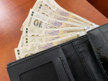 Собственици на магазин намериха и върнаха загубено портмоне с пари и документи