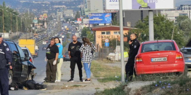 Миниванът със 17 мигранти е управляван от криминално проявен българин